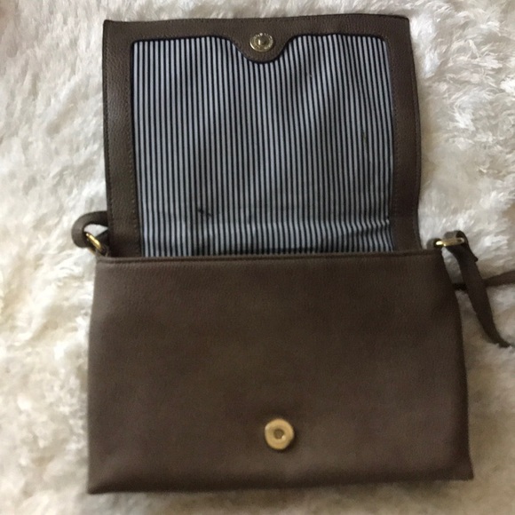 crossbody - Picture 3 of 5